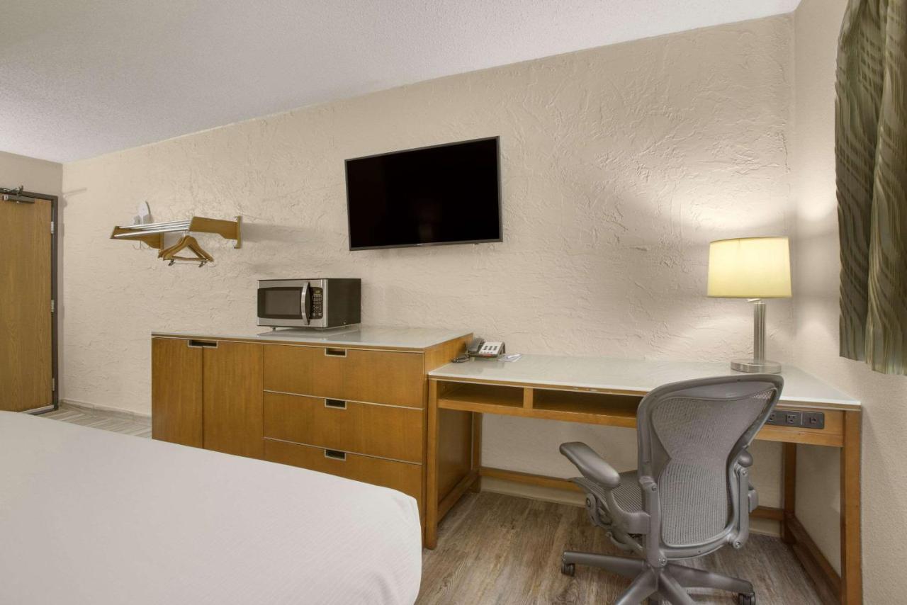 Rodeway Inn Cascade Bagian luar foto