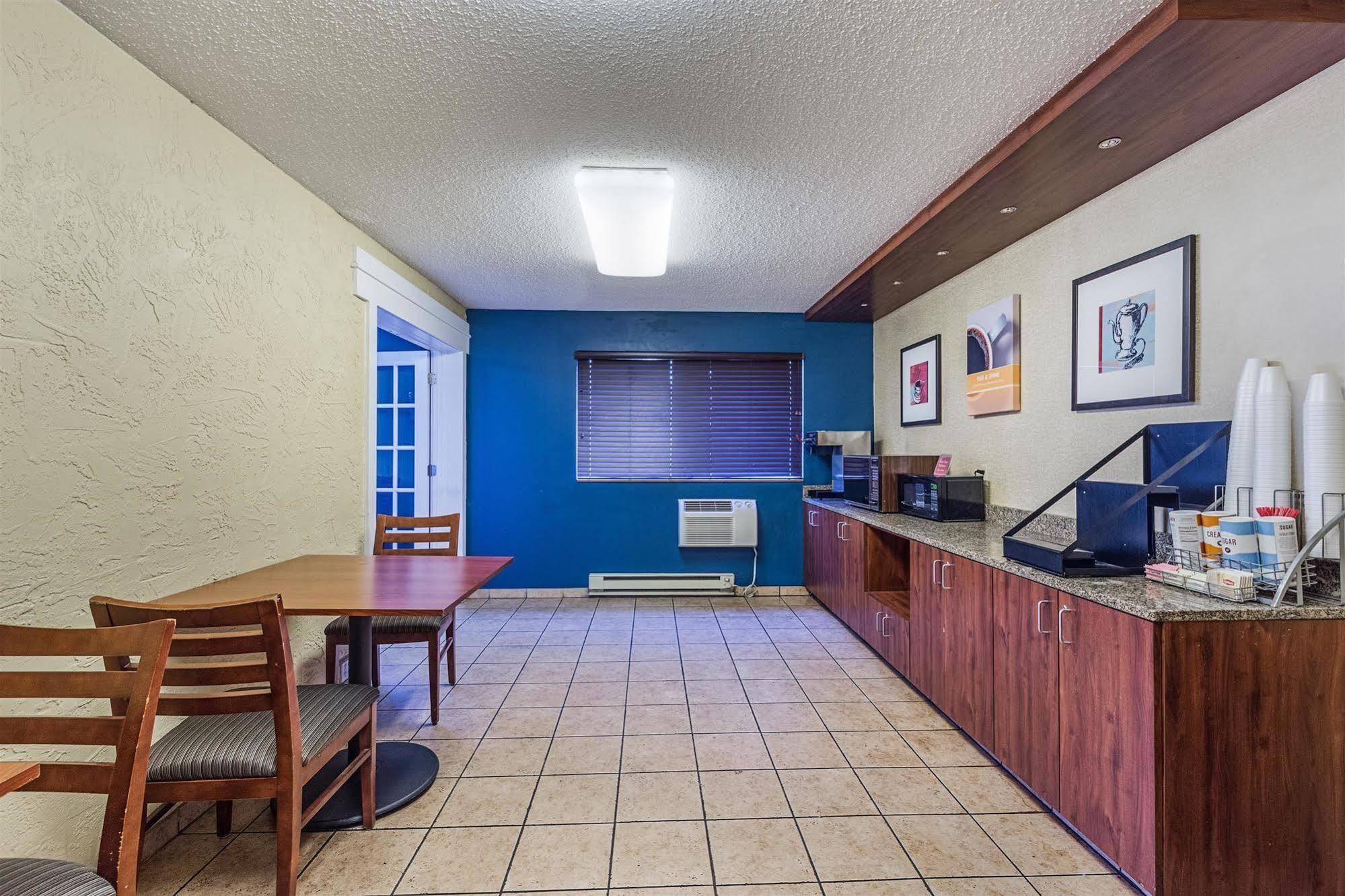 Rodeway Inn Cascade Bagian luar foto